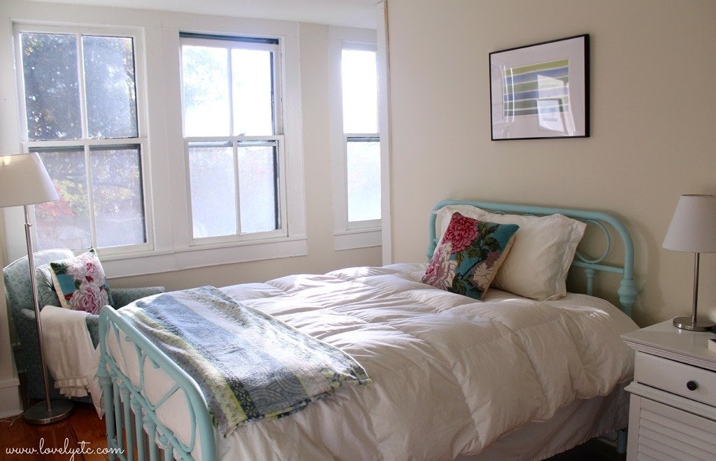 Painted iron bed deals