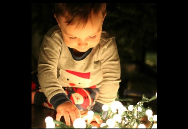 Tips for taking Christmas photos of your toddler