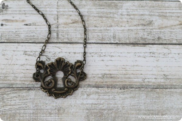 Easy keyhole necklace