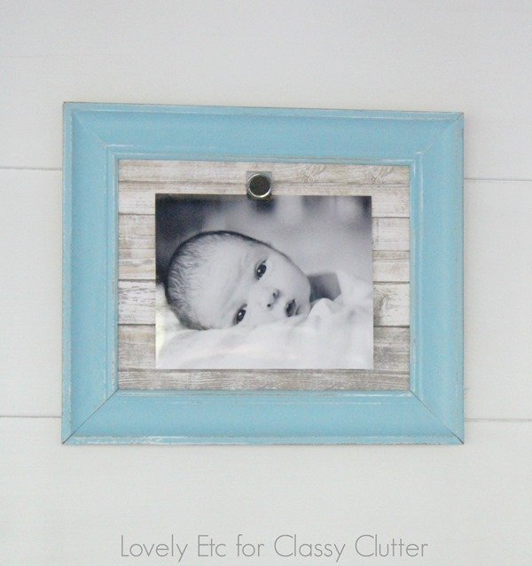 Simple photo magnet board