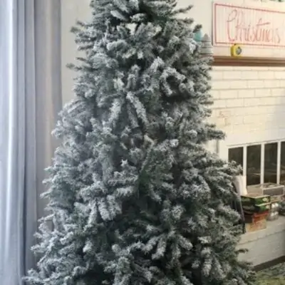 DIY Flocked Christmas Tree – Best Tips and Tricks