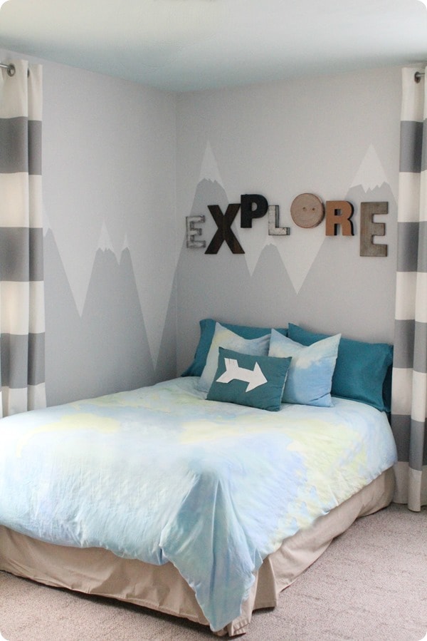 wall mural in little boy room