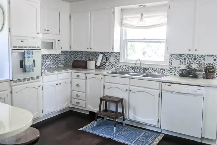 Painting oak cabinets white: An amazing transformation