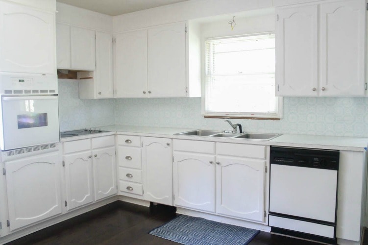 Painting oak cabinets white: An amazing transformation - Lovely Etc.