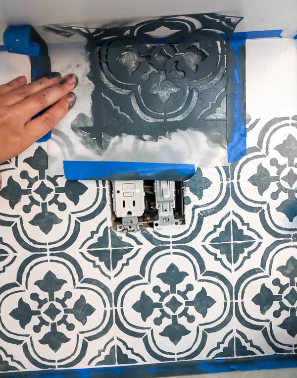 stenciling kitchen backsplash with tile stencil