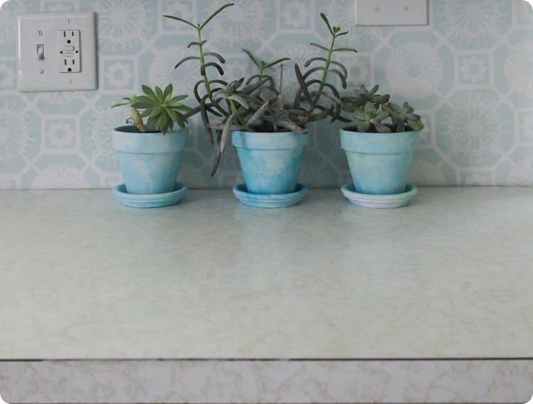 laminate countertop with gold squiggly lines