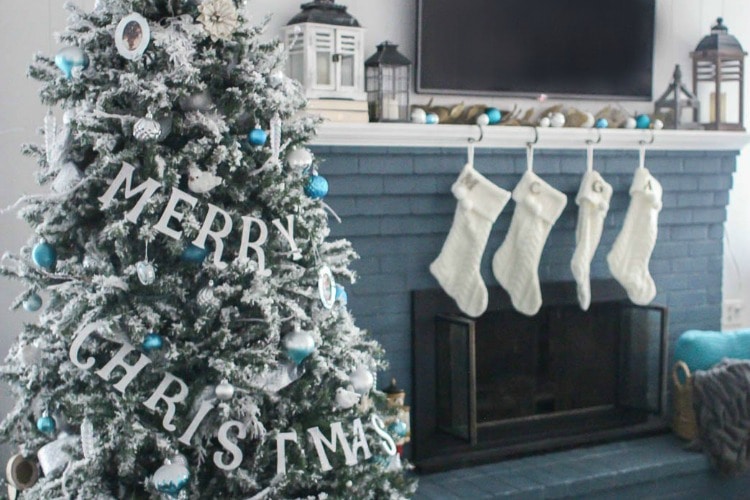 Beautiful Blue and White Christmas Home Decorating Ideas