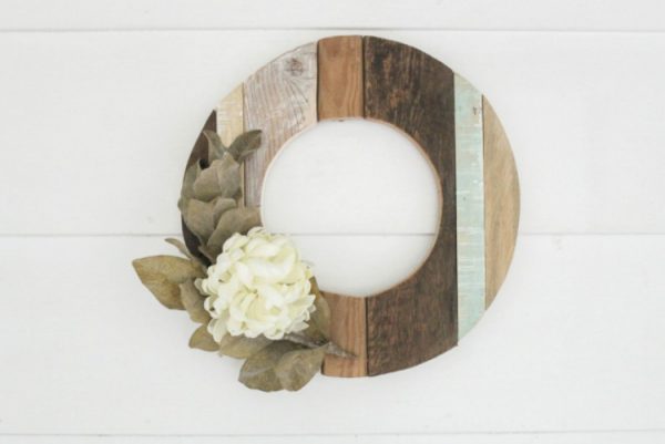 How to make a reclaimed wood wreath