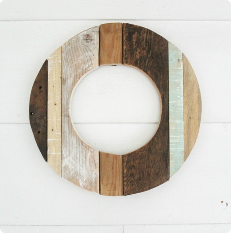 Make a rustic fall wreath using reclaimed wood. Simple DIY farmhouse wreath that also looks beautiful in spring and summer. 