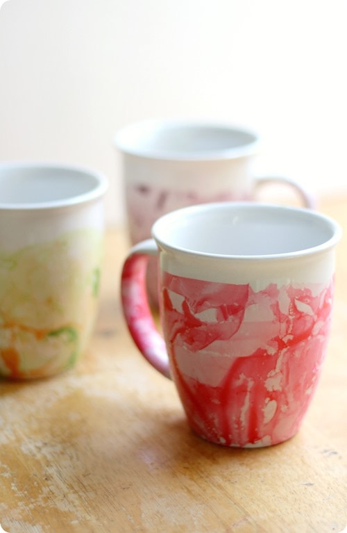 diy marbled coffee mugs.