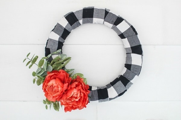 diy farmhouse wreath on white shiplap