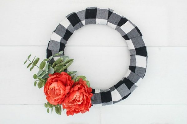 How to make a gorgeous buffalo plaid farmhouse wreath