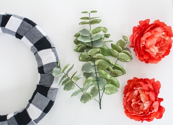 making a bufflao plaid wreath