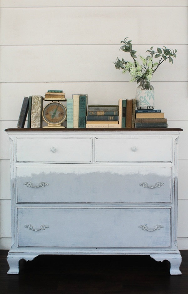 Painting a dresser deals white