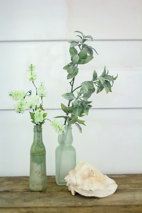 sea glass bottles using sea glas spray paint