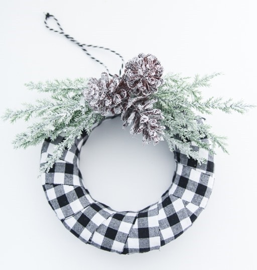 finished DIY plaid Christmas wreath ornament.