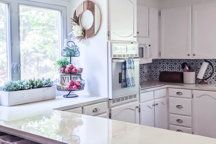 countertop painted like marble.