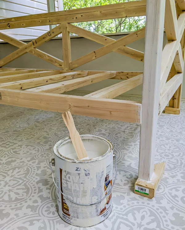 priming the daybed with zinsser cover stain oil-based primer.