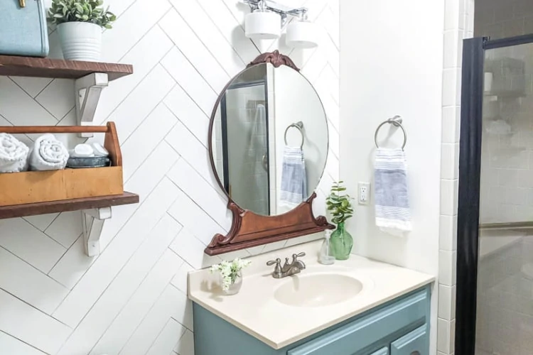Gorgeous Small Bathroom Makeover on a $100 Budget