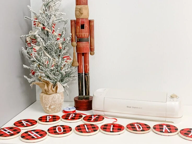 20+ Gorgeous Buffalo Plaid Christmas Decor Ideas (Mostly DIY) - The  Crafting Nook