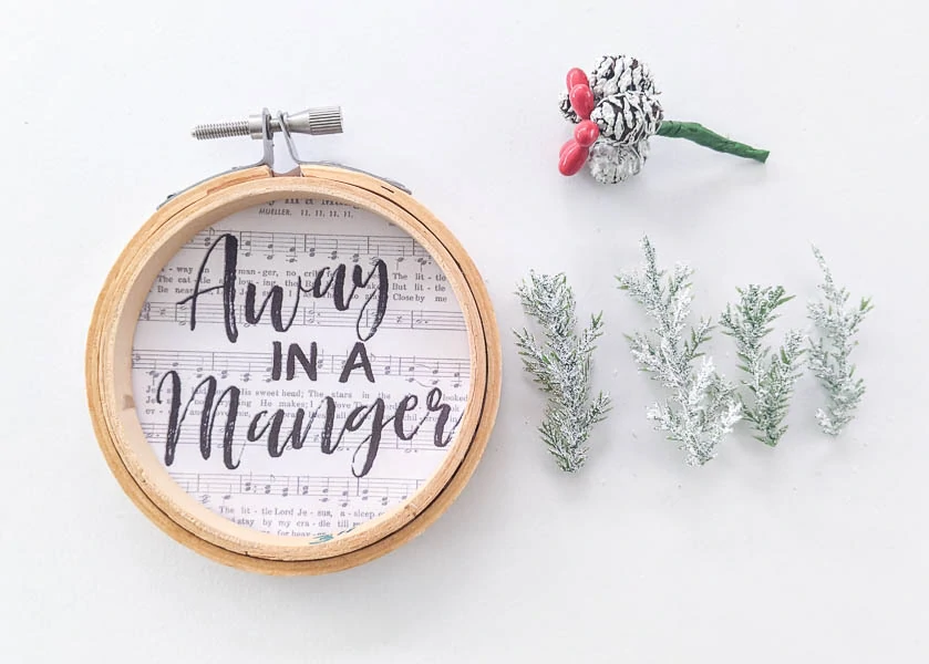 DIY Embroidery Hoop Christmas Ornaments - Kippi at Home