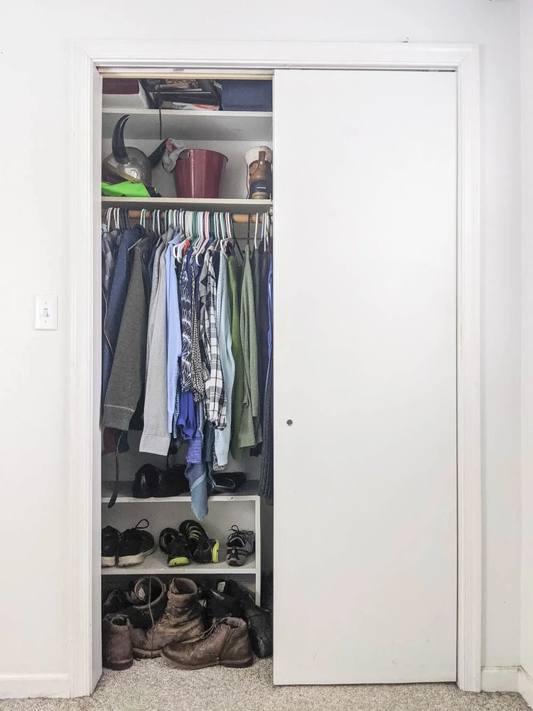 https://www.lovelyetc.com/wp-content/uploads/2021/01/sliding-closet-doors-before-2.webp