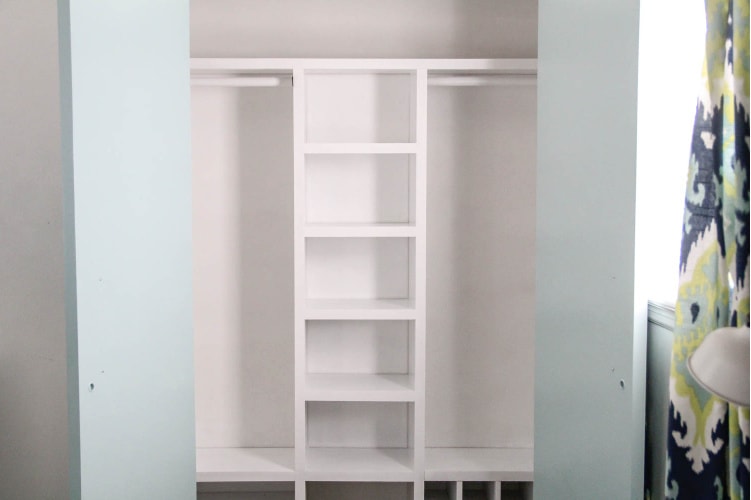 easy DIY wall to wall closet - the space between