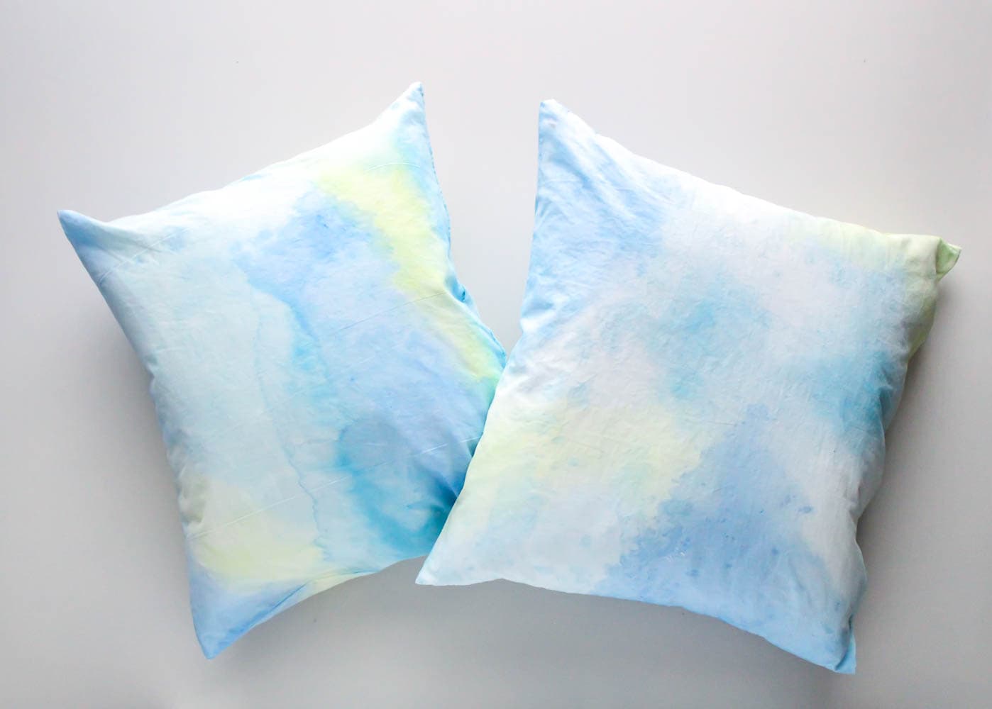 How to Paint Pretty Watercolor Pillows