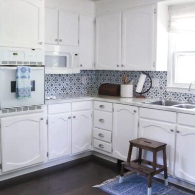 PAINTING OAK CABINETS WHITE: AN AMAZING TRANSFORMATION STORY