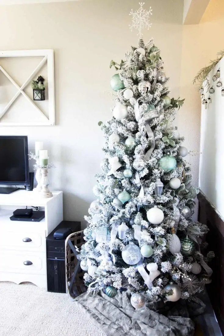 15 Best Flocked Christmas Tree Decor Ideas - Farmhousehub