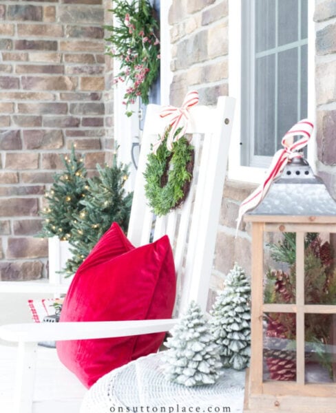 23 Festive Front Porch Christmas Decorating Ideas