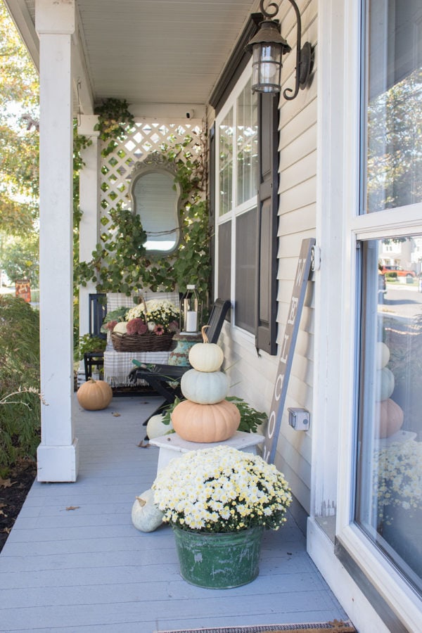 29 Fabulous Fall Front Porch Ideas For A Warm and Cozy Space