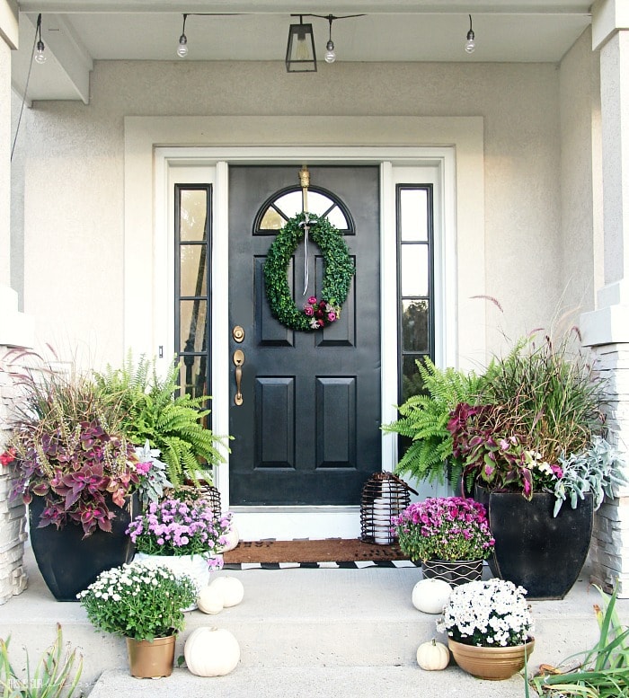 29 Fabulous Fall Front Porch Ideas For A Warm and Cozy Space