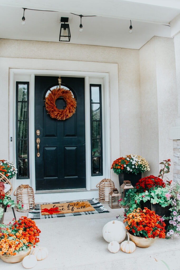 29 Fabulous Fall Front Porch Ideas For A Warm and Cozy Space