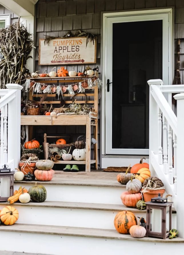 29 Fabulous Fall Front Porch Ideas For A Warm and Cozy Space
