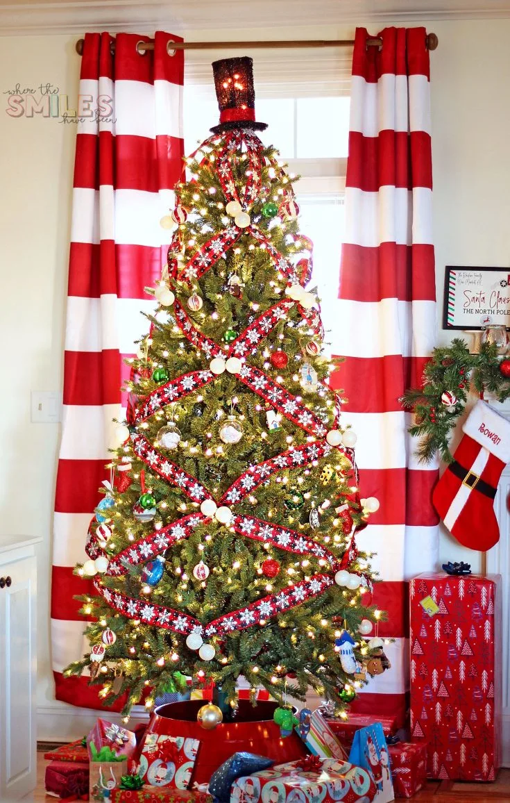 Christmas tree with criss cross ribbon.