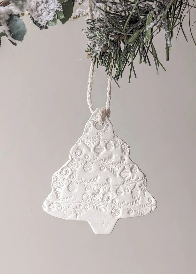 DIY Embroidery Hoop Ornaments with Free Printables