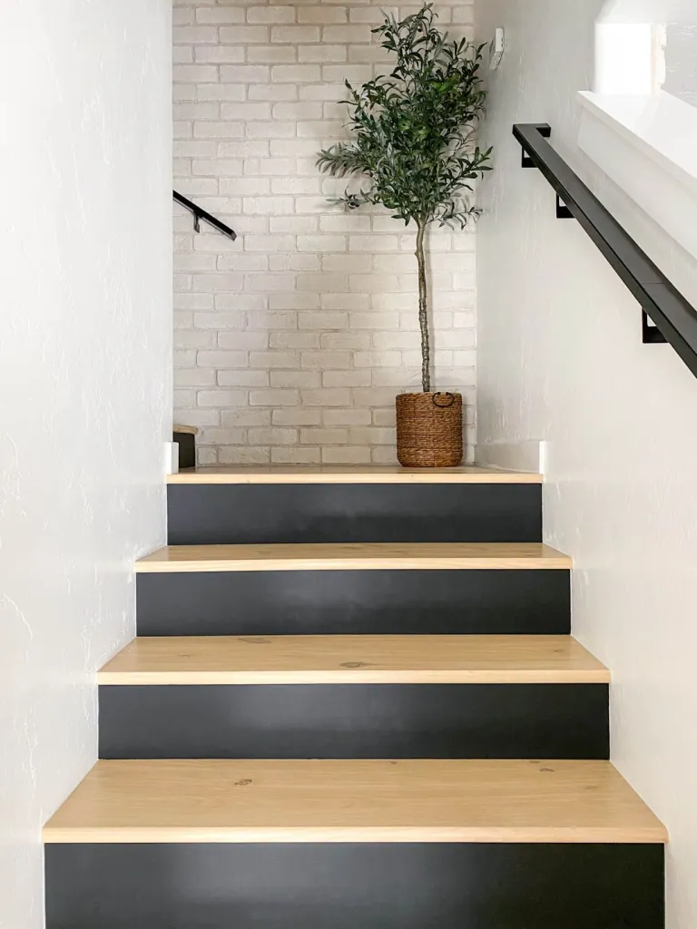 21+ DIY Staircase Makeovers Packed with Smart Ideas