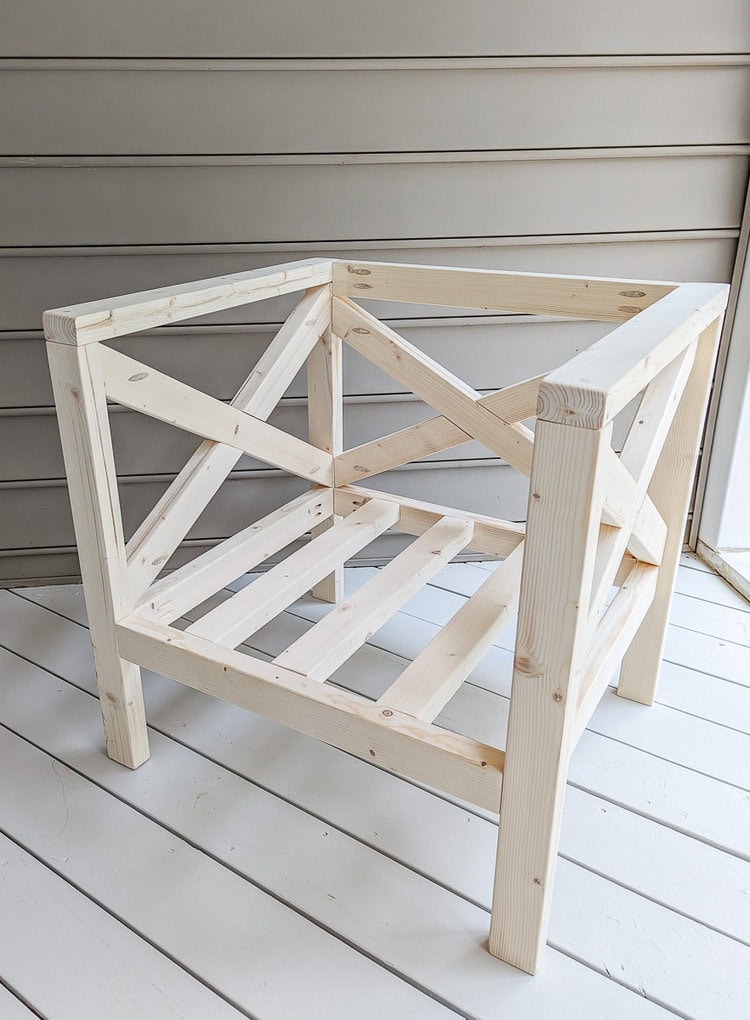 Cheap and Easy DIY Outdoor Chair with Build Plans