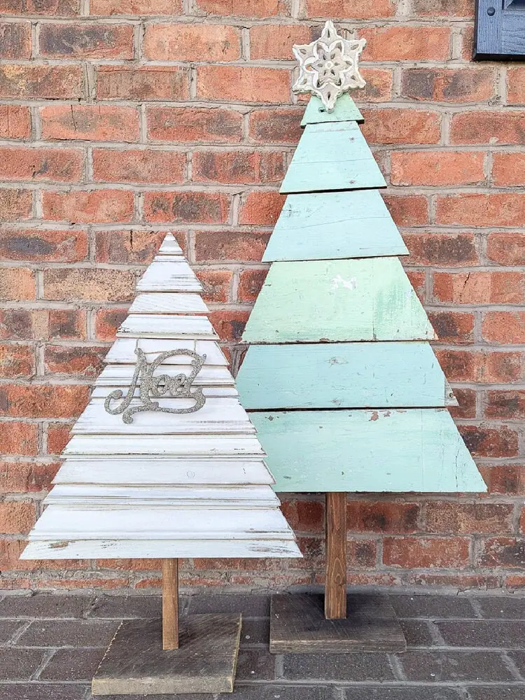 How to Make Cheap and Easy Outdoor Wooden Christmas Trees