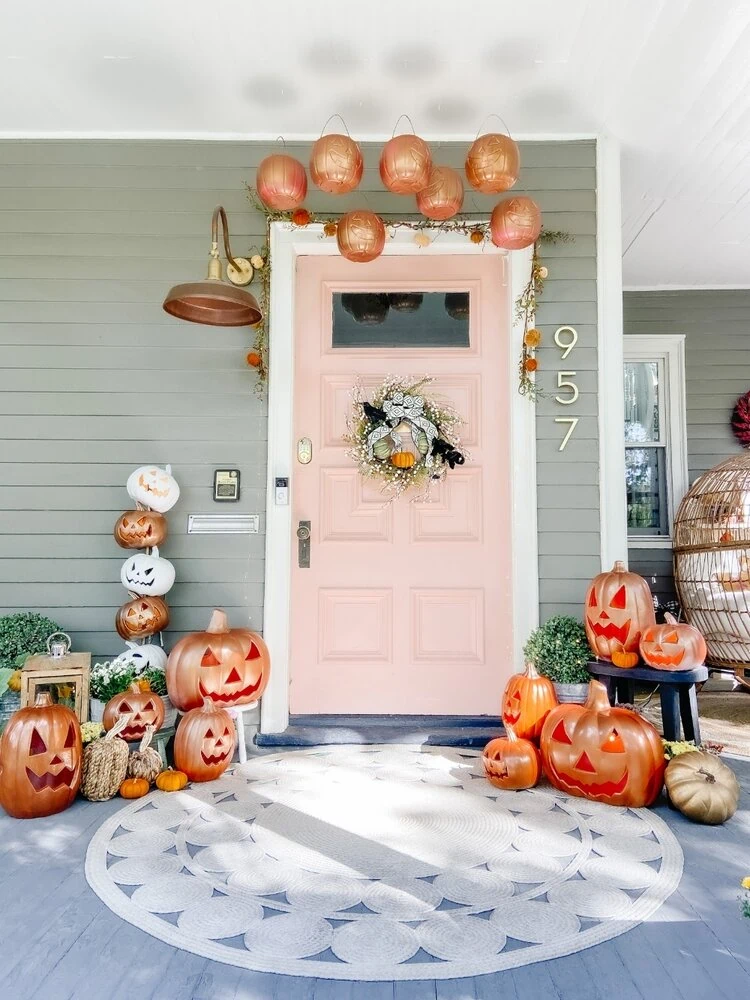 the great pumpkin Halloween porch decorations.