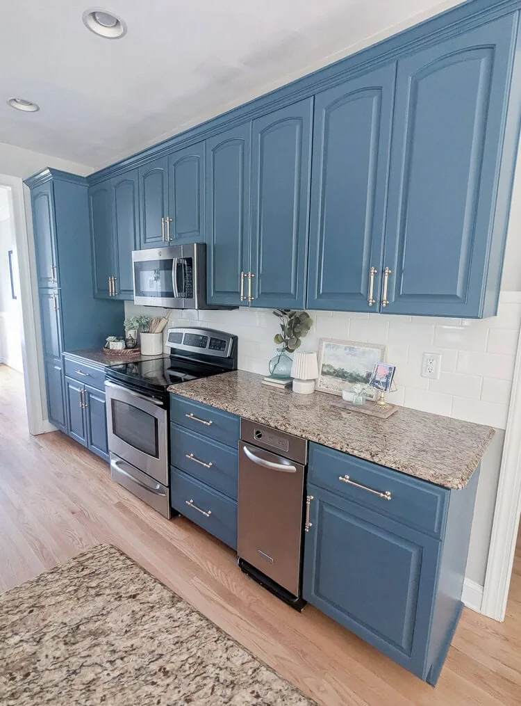 kitchen cabinets painted with sherwin williams waterloo.