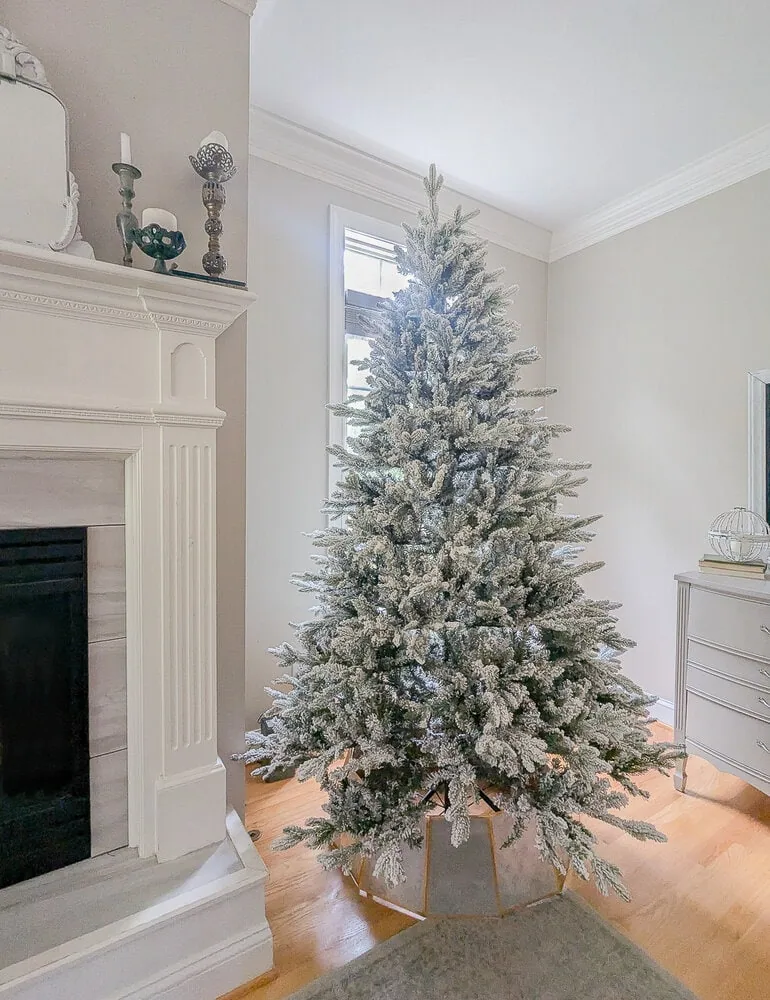 King of Christmas queen flock Christmas tree.